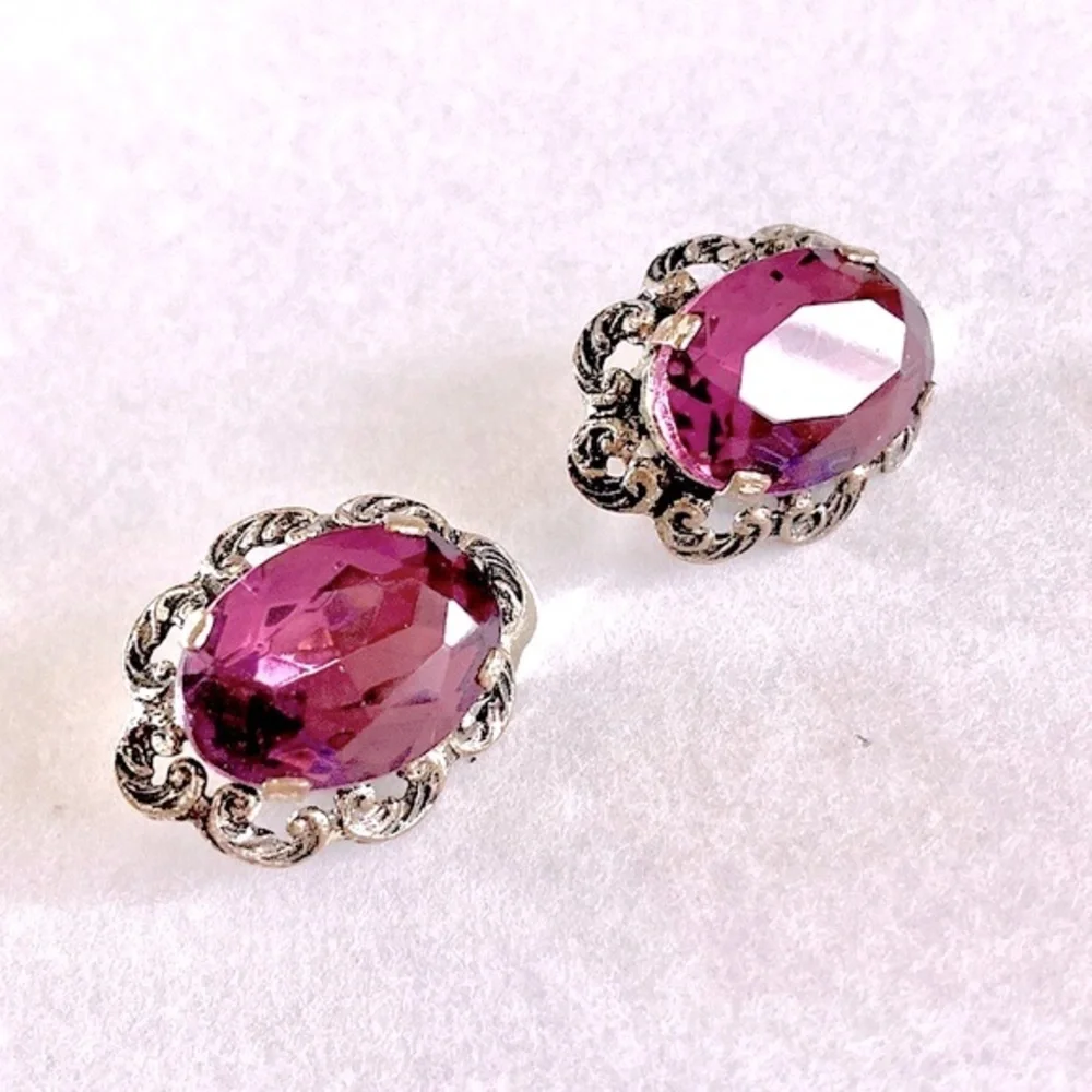 Vintage 60’s purple glass crystal clip on earrings Ornate setting - Picture 4 of 6